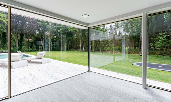 schakelbare smart film grote glazen pui woning tuin privacy zonwering kopen installeren